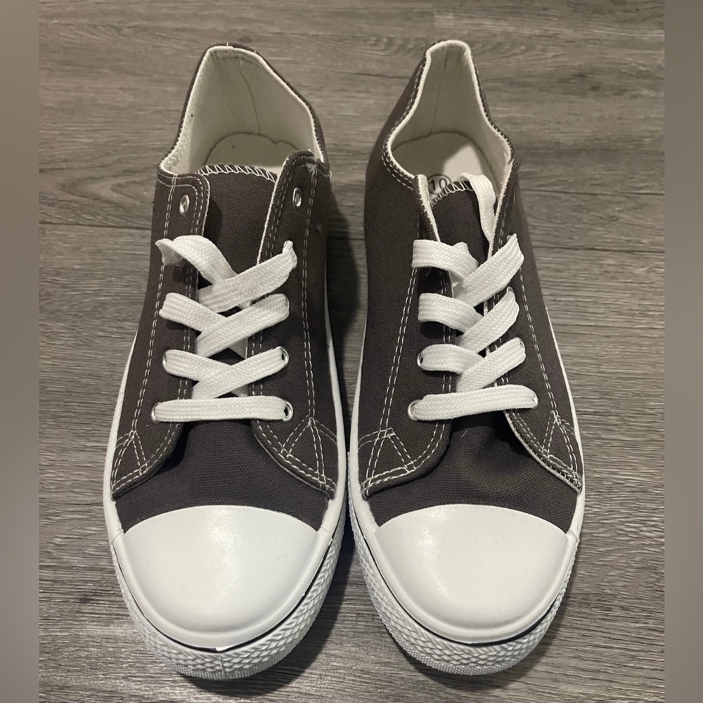 Women’s flat Josiny sneakers